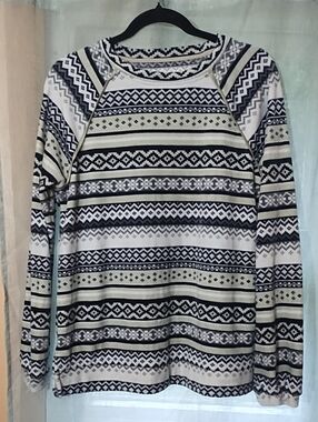 Striped Fair Isle Long Sleeve Fleece Top - White & Black Small Like New.